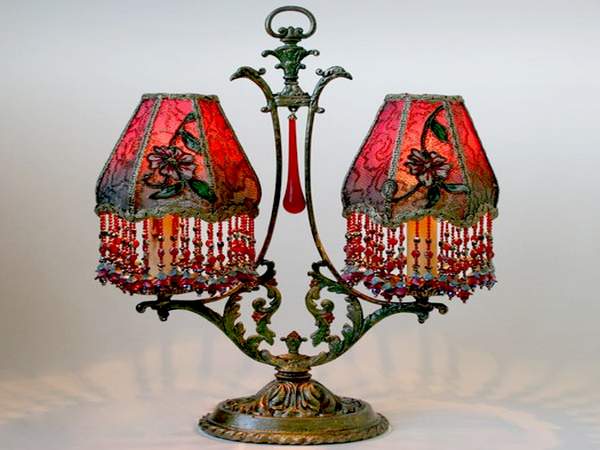 фото декоративной настольной лампы с абажуром