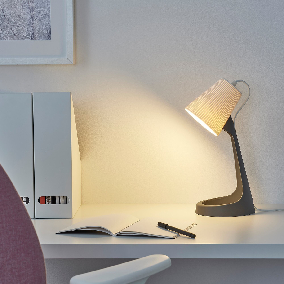 Лампа на стіл для роботи з традиційним джерелом світла