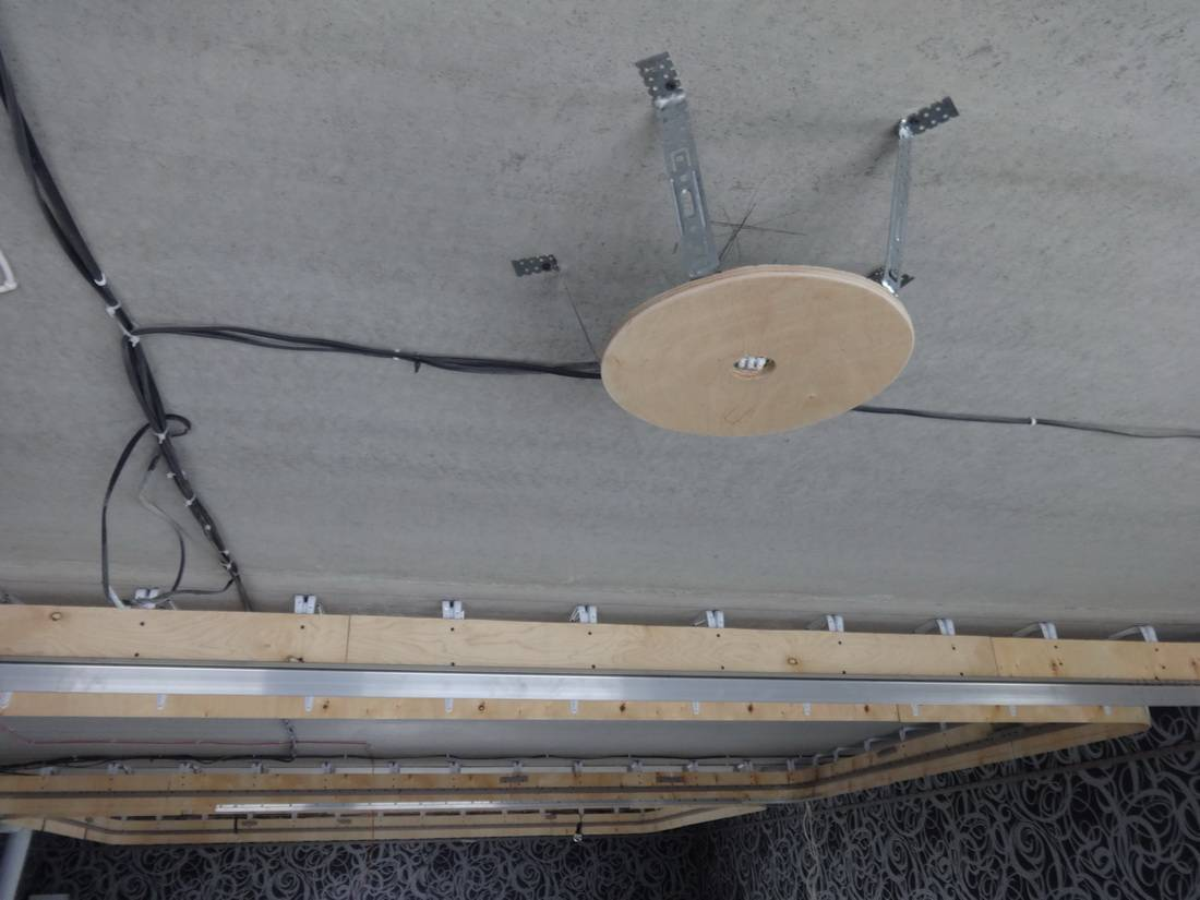 Закладная для монтажа ЛЕД люстры на натяжной потолок