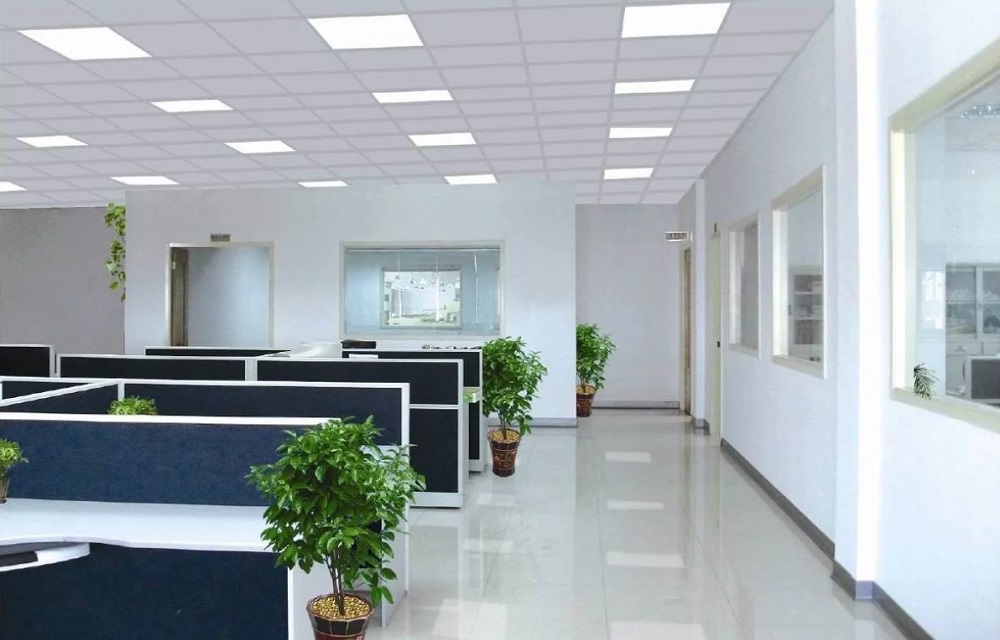 Освещение в офисе с LED панелями