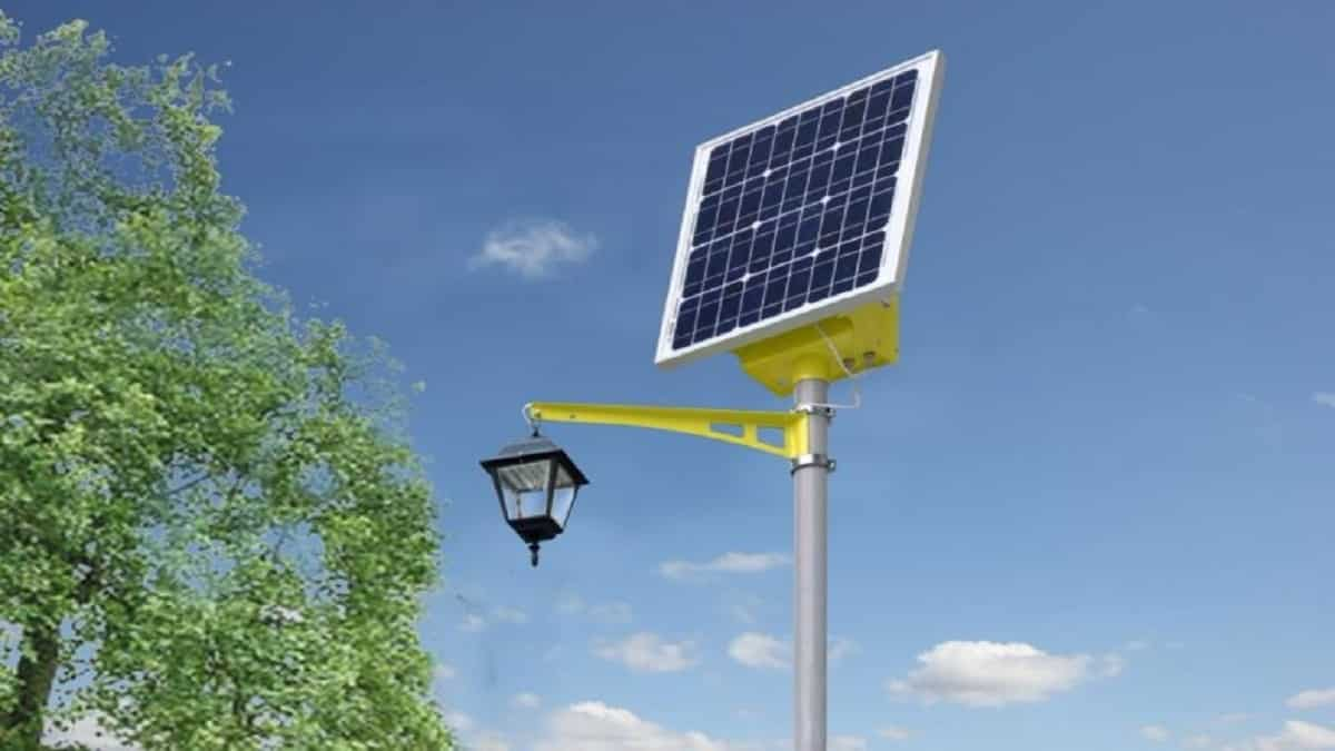 Оригінальний вуличний світильник на сонячній батареї