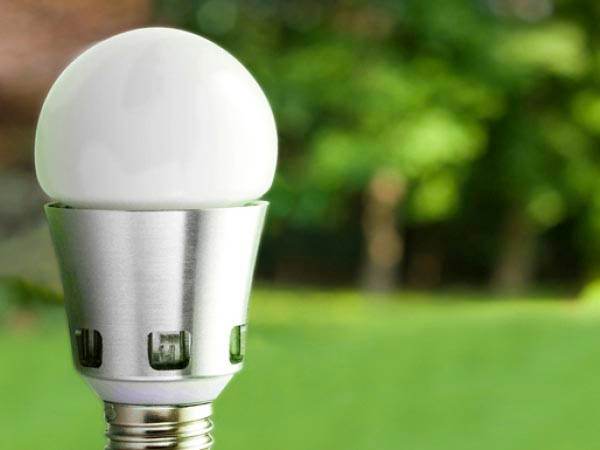що безпечніше світлодіодна лампа або лампочка розжарювання, як лампочка впливає на здоров'я, як світло ламп впливає на здоров'я, як світлодіодна лампа впливає на здоров'я
